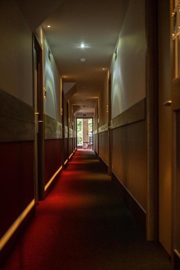 Hotel La Caleche Дюрби Екстериор снимка